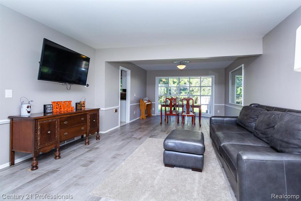9418 Oakmont Drive, Grand Blanc, MI 48439 — Photo 11