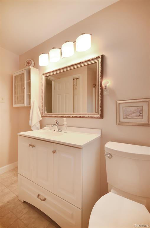 43475 Deborah Drive, Sterling Heights, MI 48313 — Photo 14