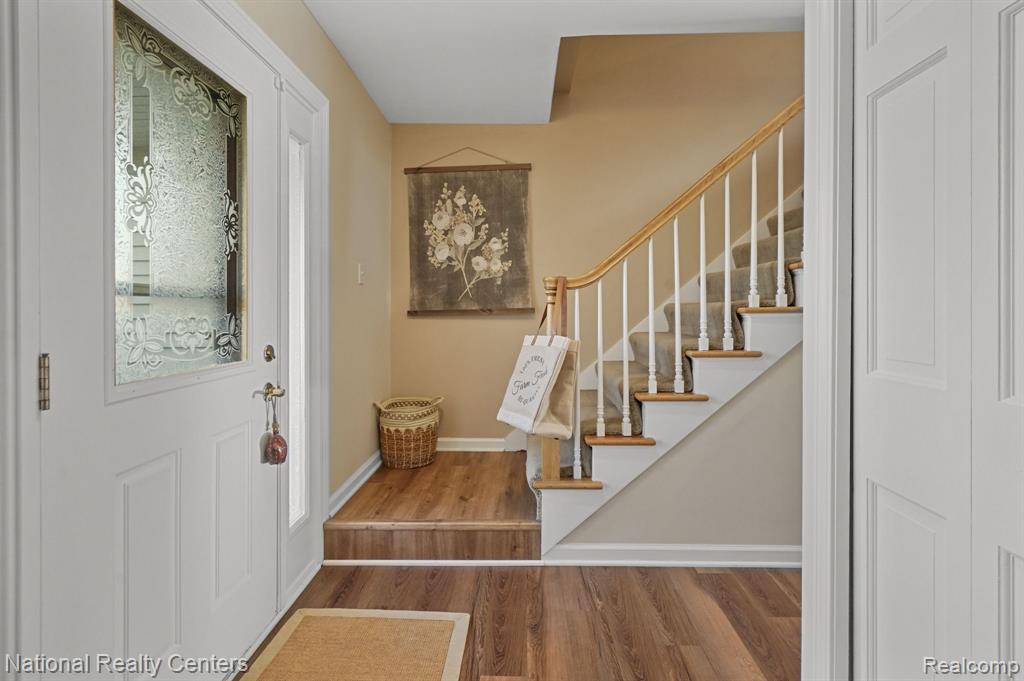 9812 ATWOOD Drive, South Lyon, MI 48178 — Photo 17