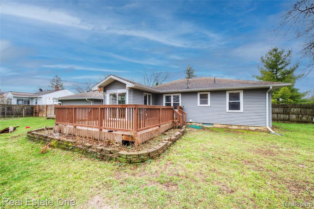 2293 Nichols Avenue, Grand Blanc, MI 48507 — Photo 4