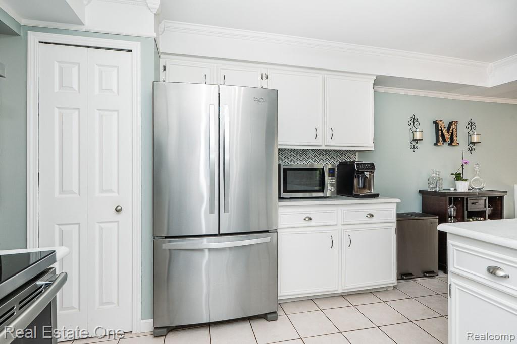 4203 Sugar Grove Court, Troy, MI 48098 — Photo 13