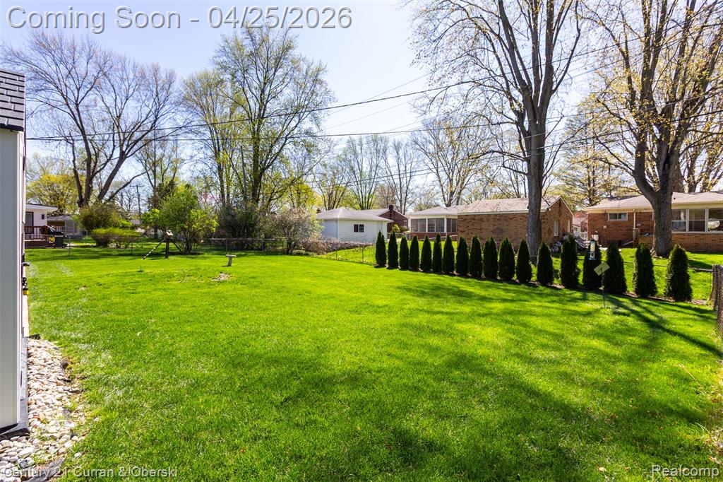 22803 Manning Street, Farmington, MI 48336 — Photo 40