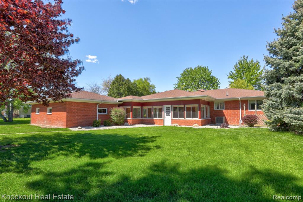 275 S Airport Road, Saginaw, MI 48601 — Photo 38