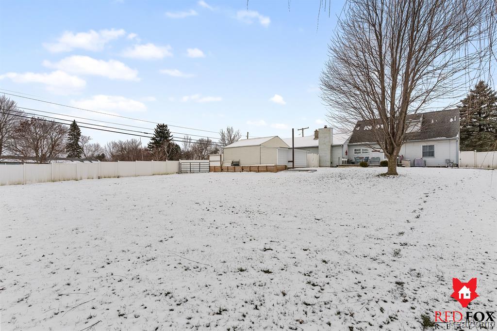 751 WILLIAMSBURG Drive, Caro, MI 48723 — Photo 32