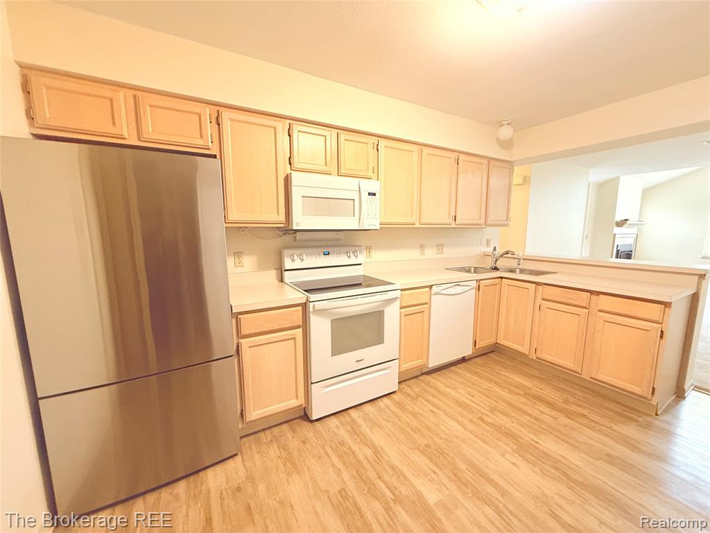 610 Perry Creek Drive, Grand Blanc, MI 48439 — Photo 32