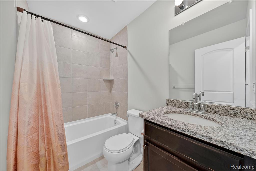 4876 E Ludlow Lane, Troy, MI 48085 — Photo 33