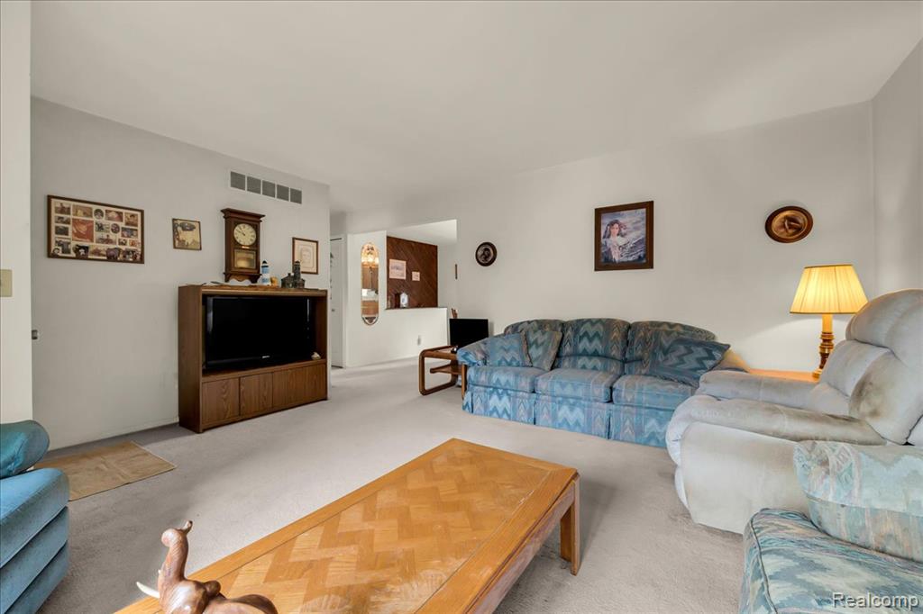 6332 Windham Place, Grand Blanc, MI 48439 — Photo 4