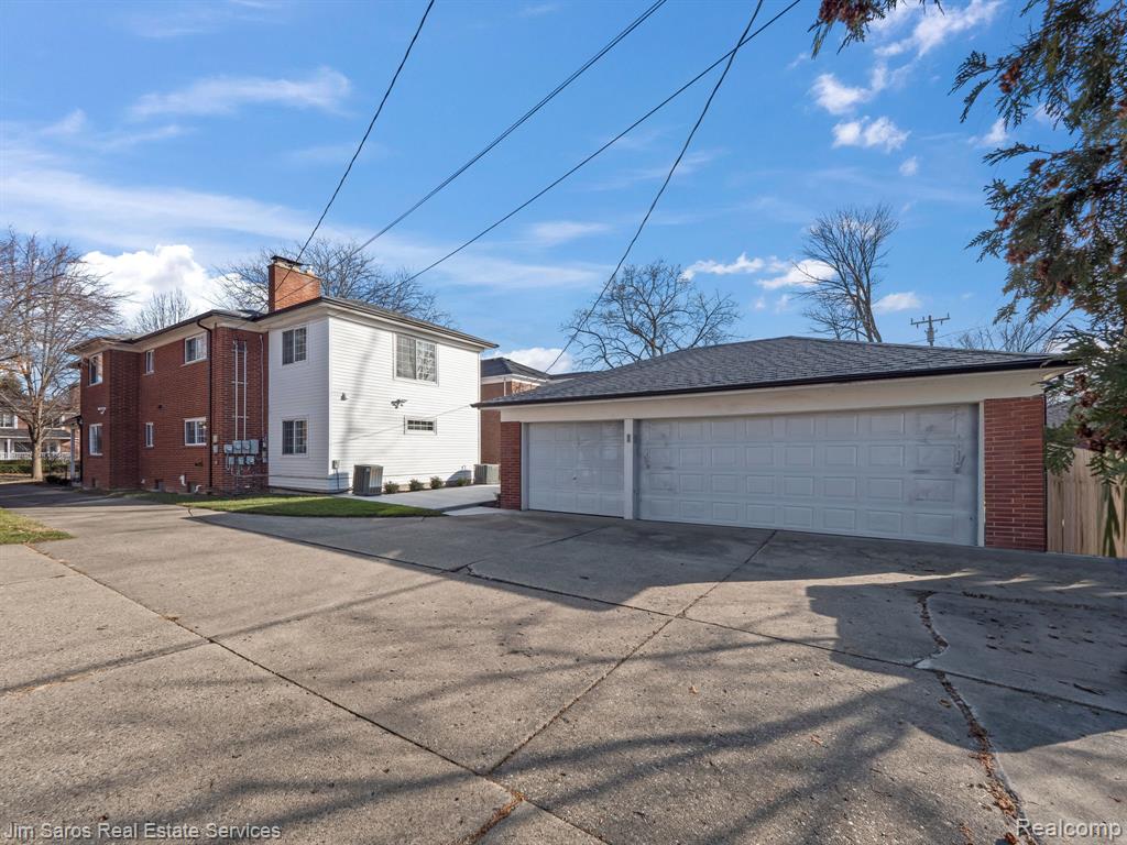 895 Harcourt Road, Grosse Pointe Park, MI 48230 — Photo 17