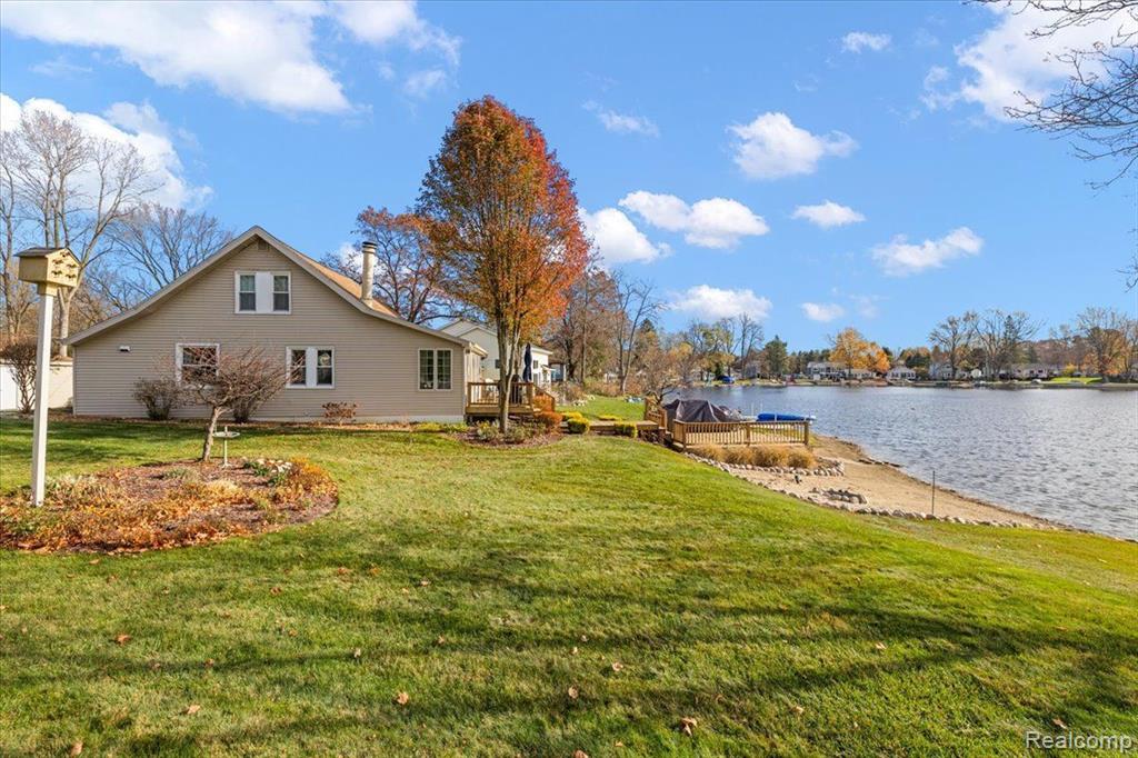 6738 GRAND BEACH Drive, Brighton, MI 48114 — Photo 14