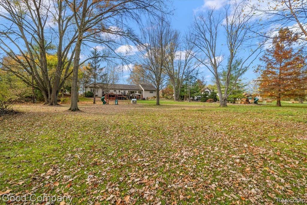 4671 BURNLEY Drive, Bloomfield Hills, MI 48304 — Photo 76