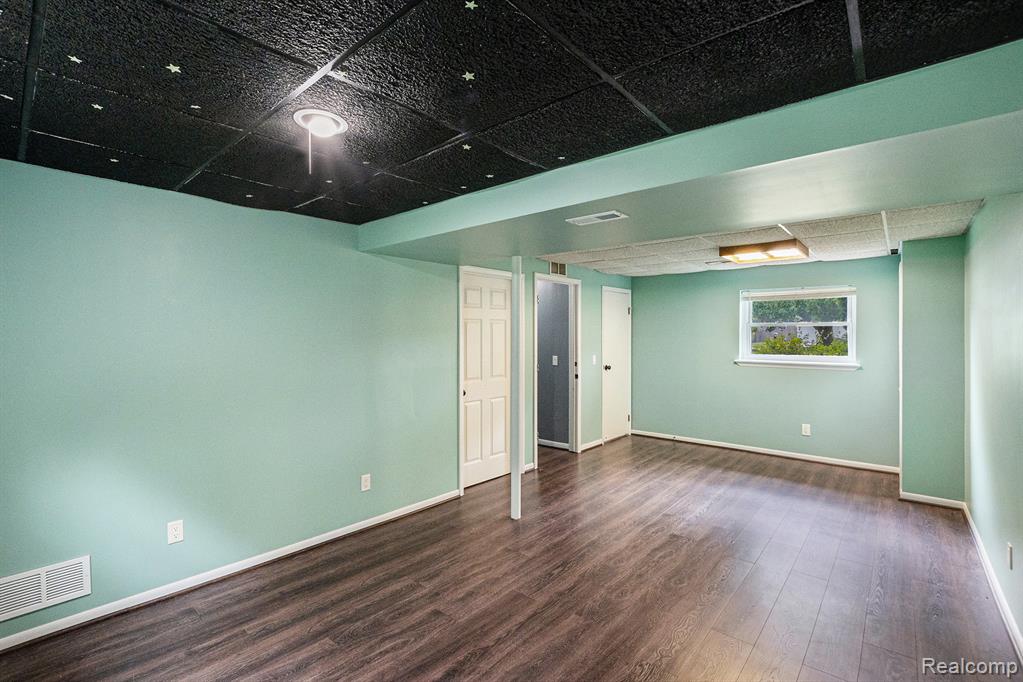 621 Vincent Street, Pinckney, MI 48169 — Photo 13
