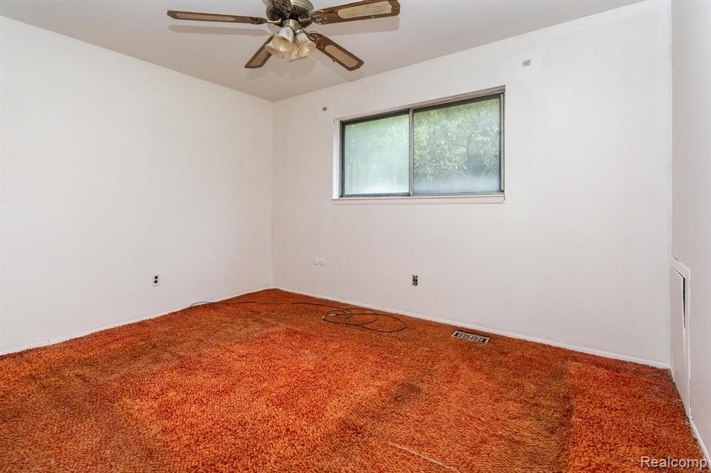 4996 Sanford Drive, Sterling Heights, MI 48310 — Photo 16