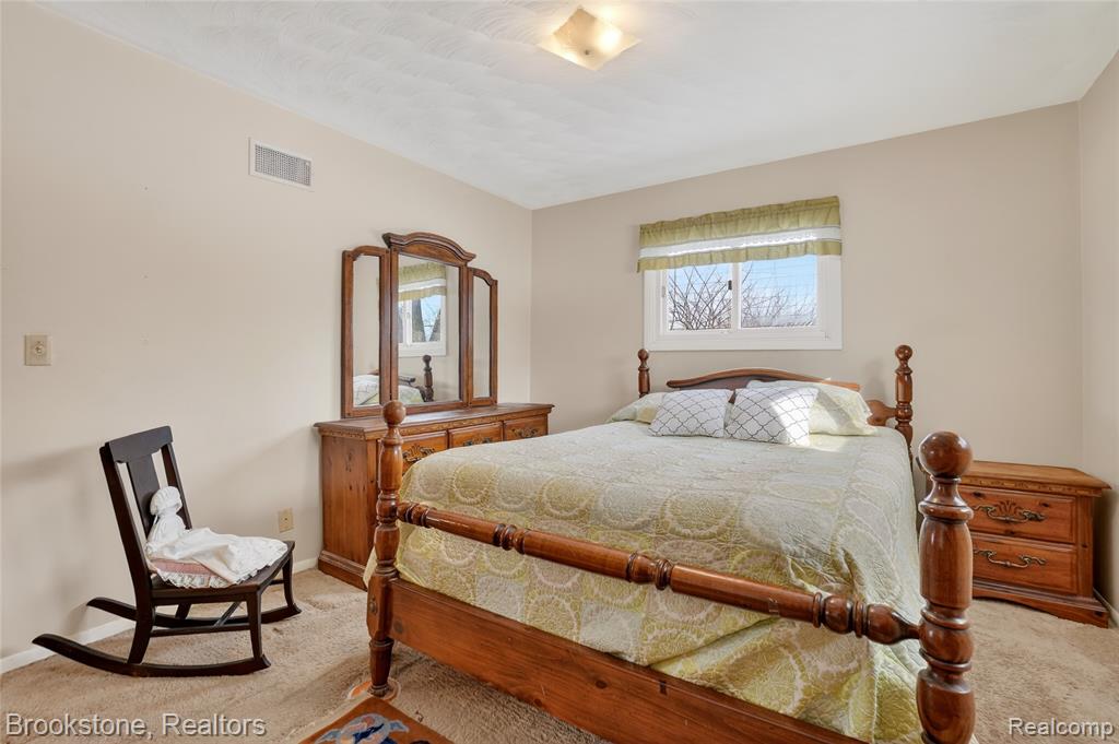 300 N Kibbee Street, MI 48879 — Photo 17