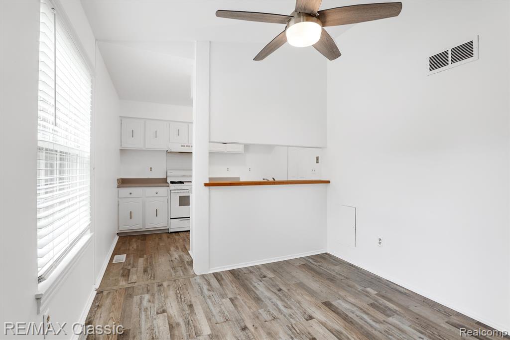 41722 ONAWAY Drive, Northville, MI 48167 — Photo 9