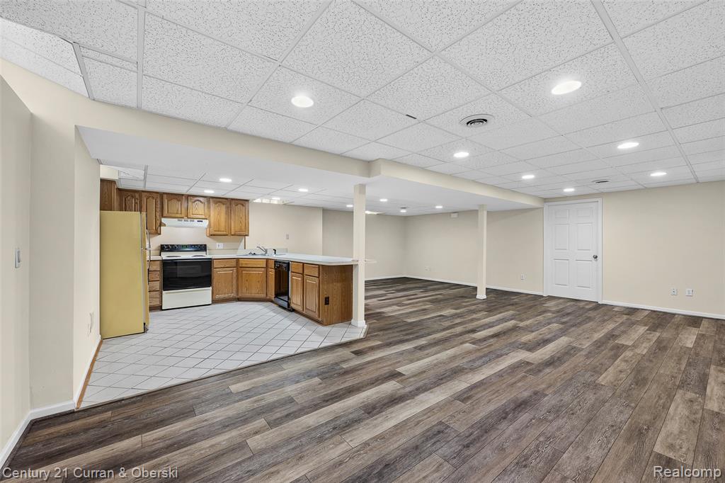 9 Canfield Circle, Dearborn Heights, MI 48127 — Photo 17