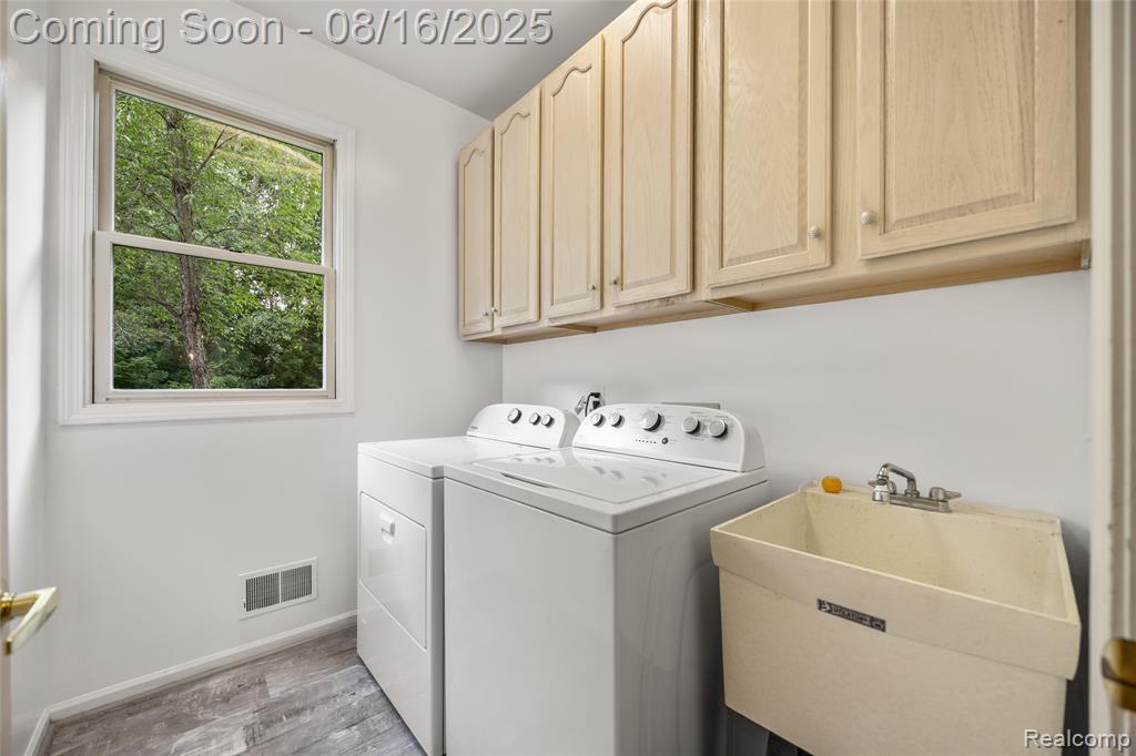 7085 Hickory Hollow Circle, Clarkston, MI 48348 — Photo 24