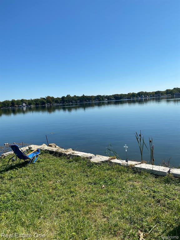 2300 JACKSON Boulevard, Highland, MI 48356 — Photo 20