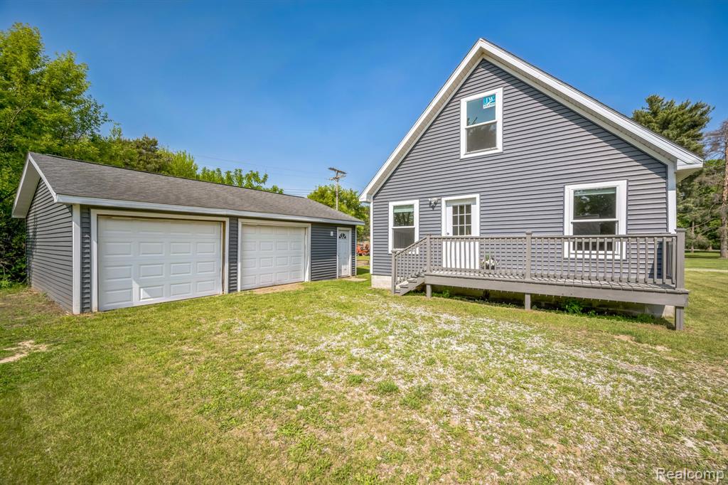 6195 Falkenbury Road, North Branch, MI 48461 — Photo 2