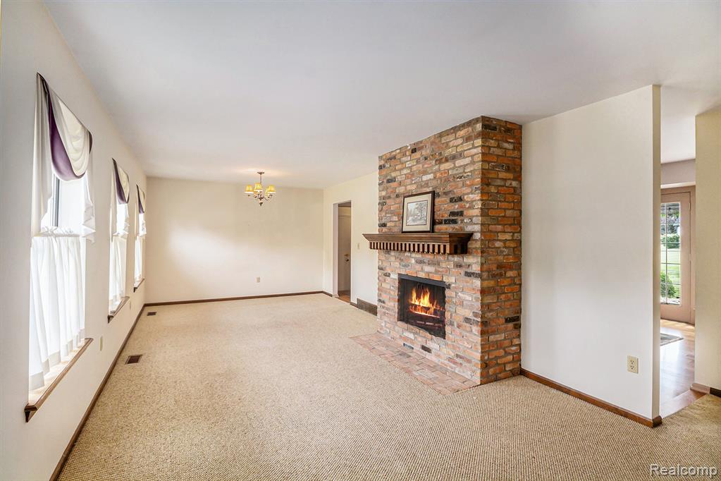 6392 McKenzie Drive, Flint, MI 48507 — Photo 9