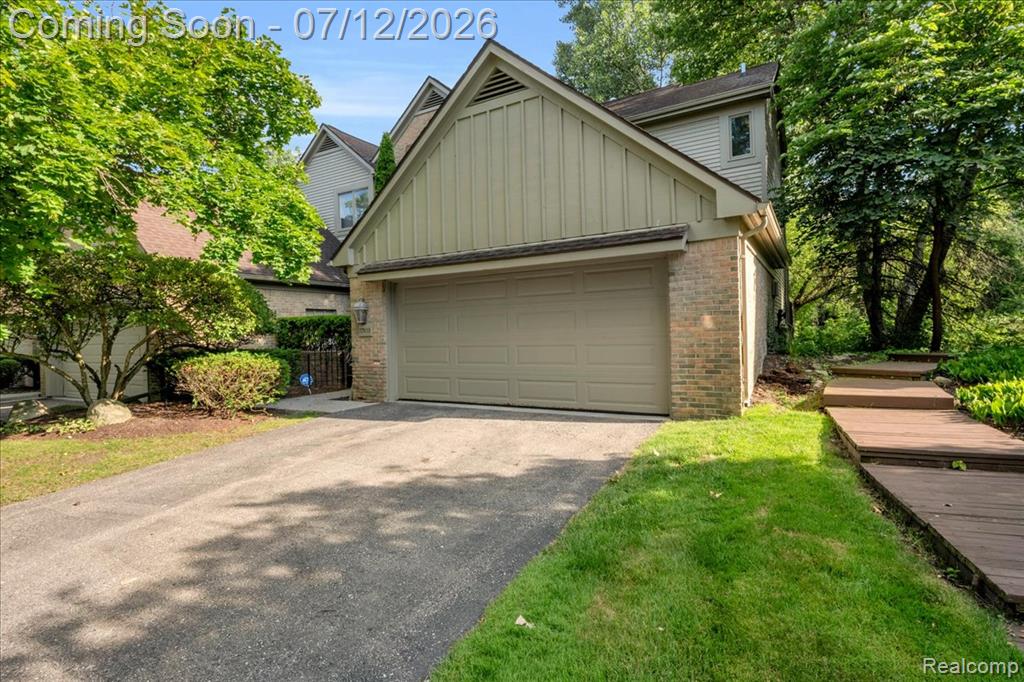 37418 Legends Trail Drive, Farmington, MI 48331