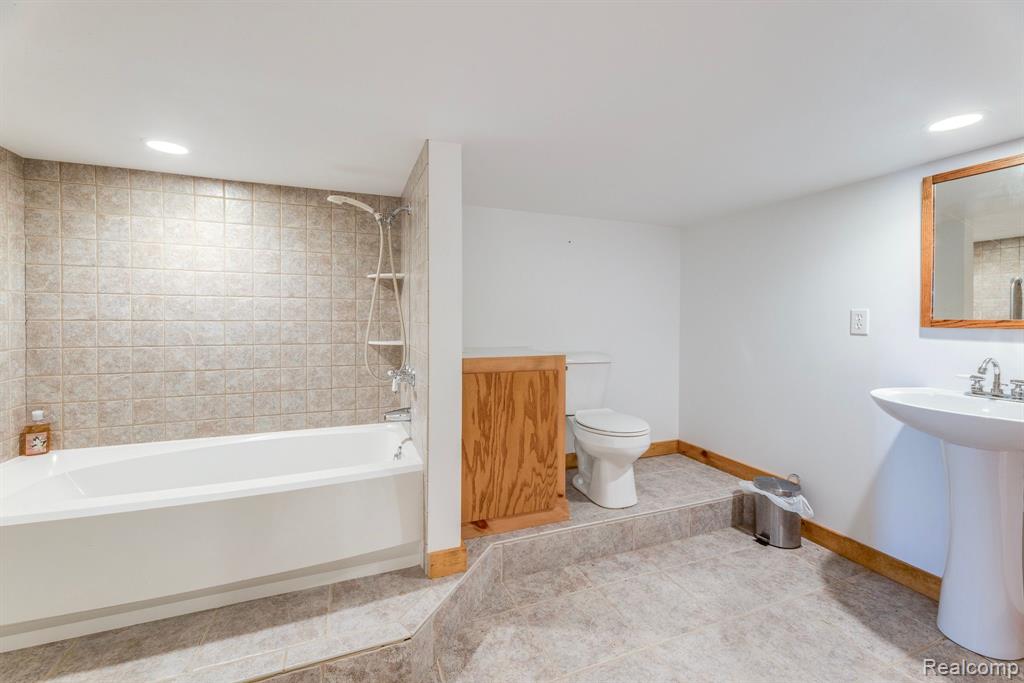 6455 LAKEVIEW Drive, MI — Photo 55
