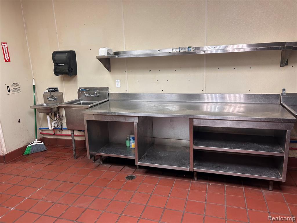 3854 E 13 Mile Road, Warren, MI 48092 — Photo 5