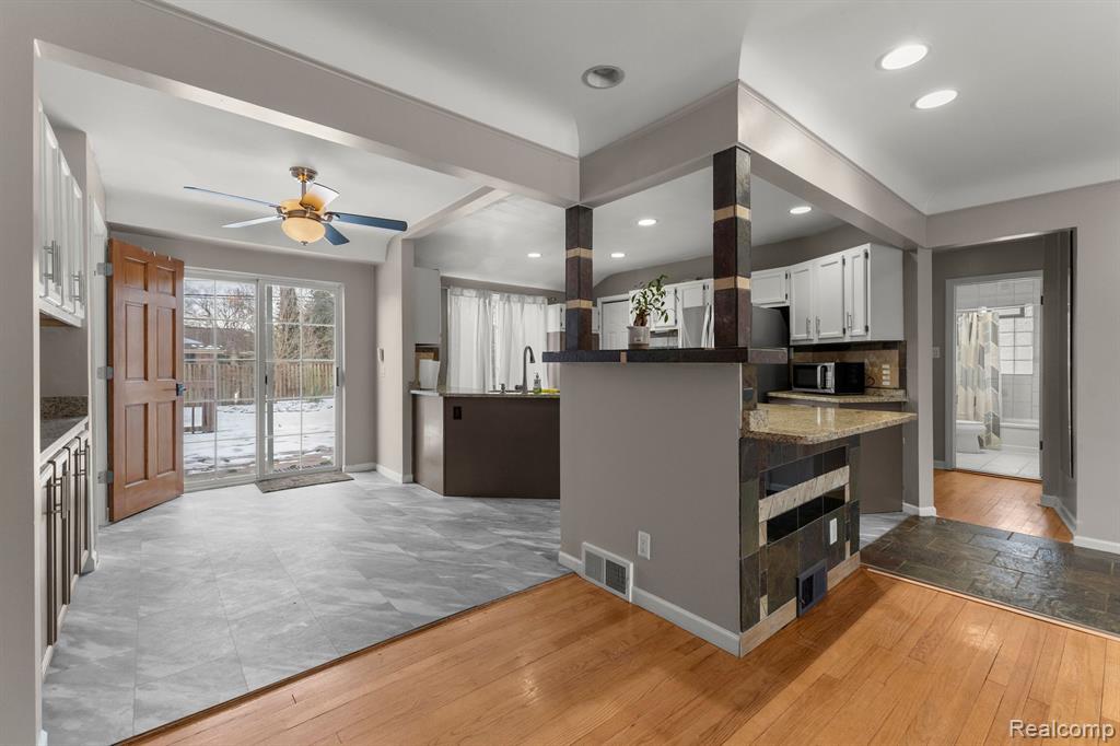 4255 SAMOSET Road, Royal Oak, MI 48073 — Photo 10