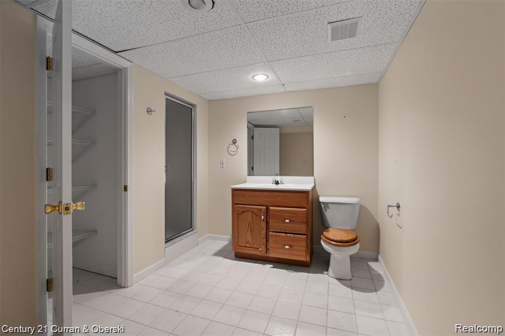 9039 Oakridge Trail, Shelby Twp, MI 48317 — Photo 17
