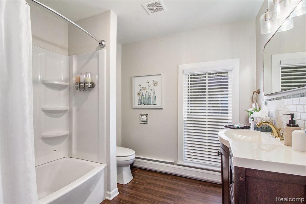 155 N Main Street, Clarkston, MI, 00000