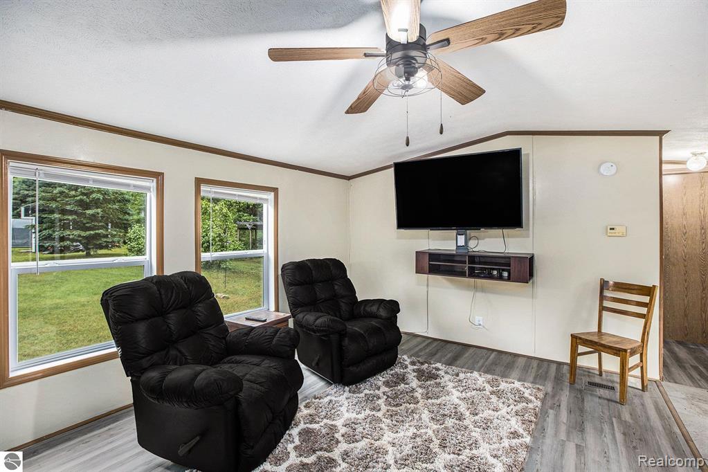 10694 Freeman Road, Mesick, MI 49668 — Photo 9