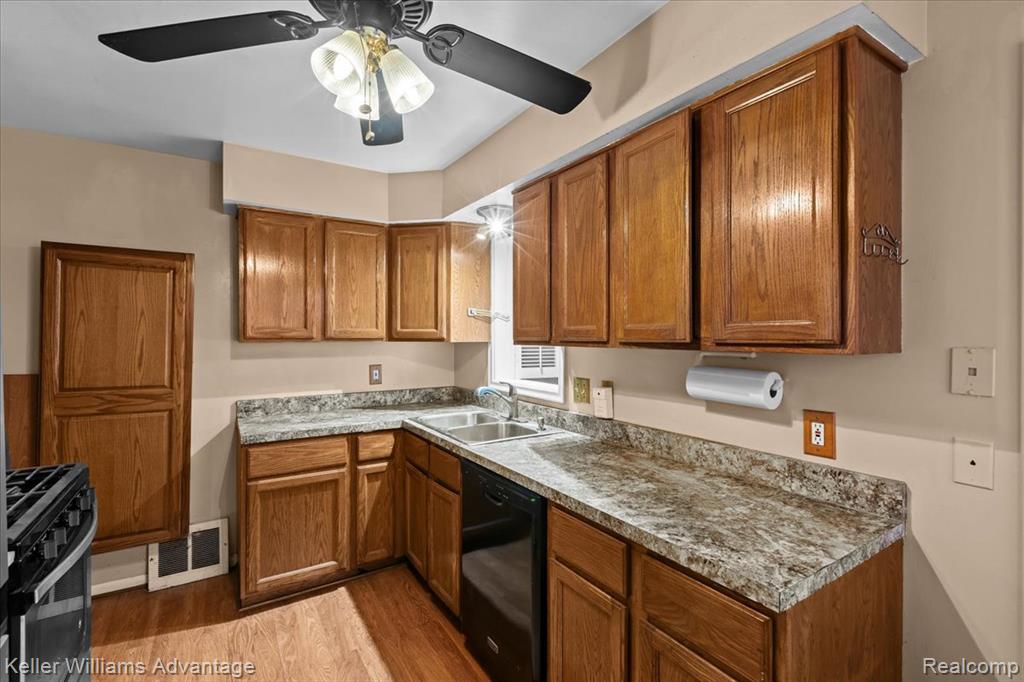 12931 Grayfield Street, Detroit, MI 48223 — Photo 9