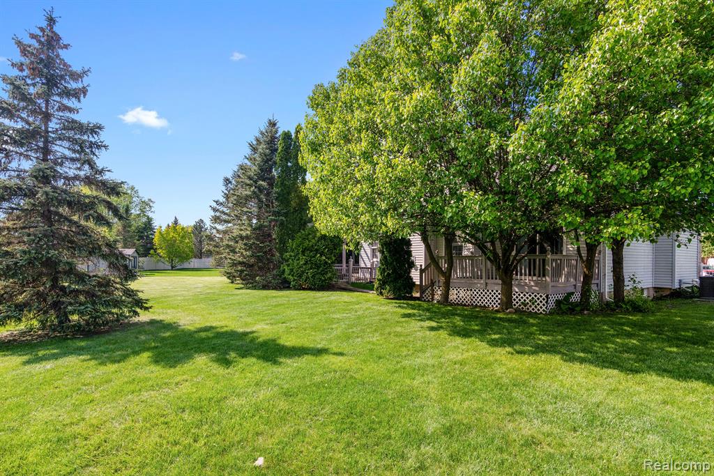 5218 HIGHPOINT Drive, Swartz Creek, MI 48473 — Photo 28