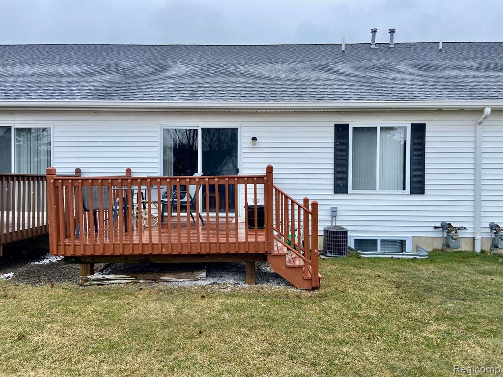 936 LIGHTHOUSE Drive, Marysville, MI 48040 — Photo 4