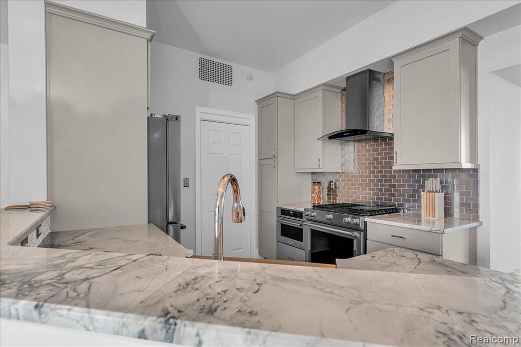2900 E Jefferson Avenue, C5, Detroit, MI 48207 — Photo 12