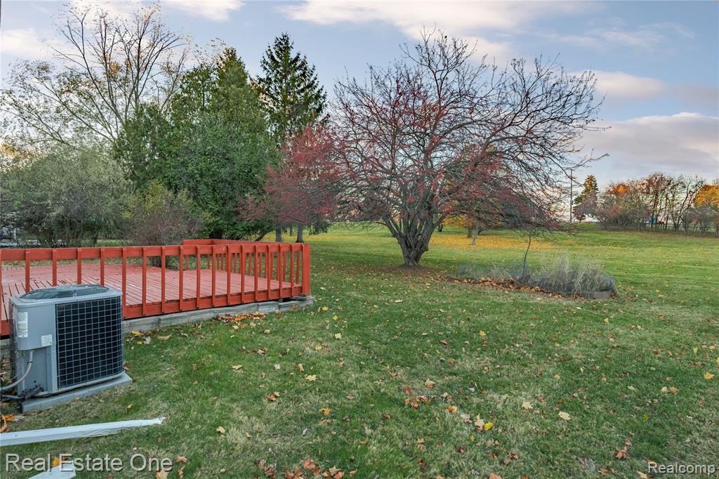 5426 N Piccadilly, West Bloomfield, MI — Photo 64