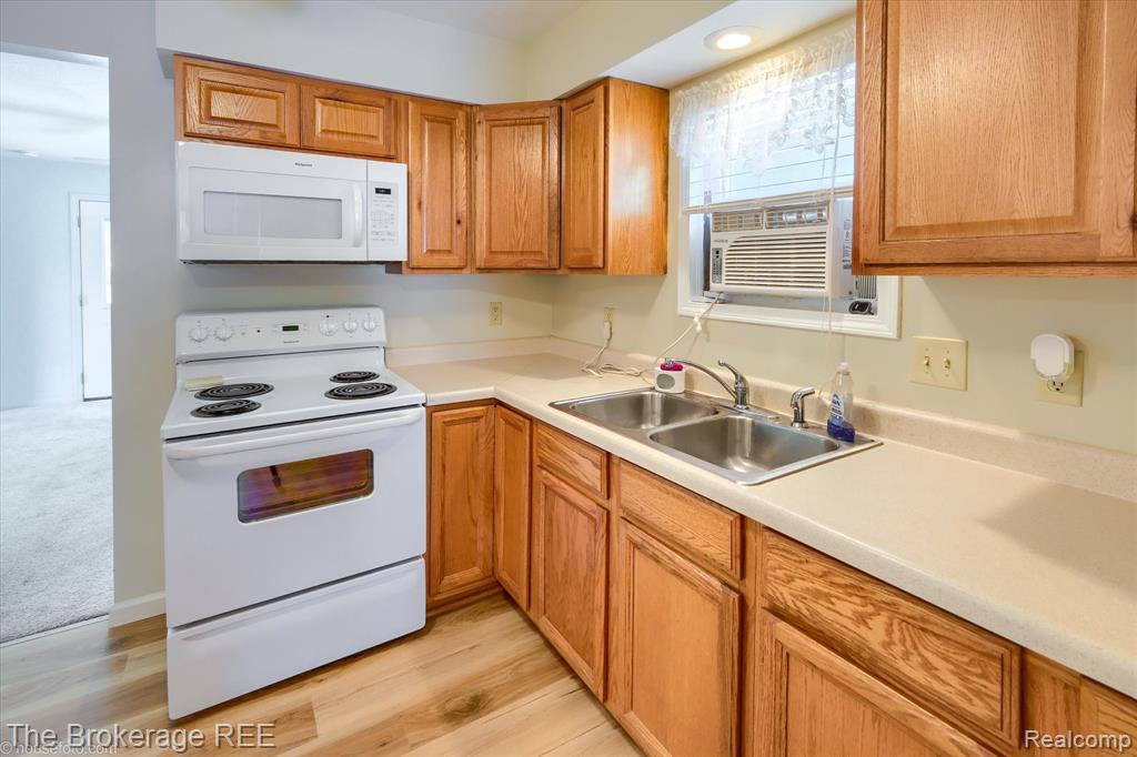 1314 Carman Street, Burton, MI 48529 — Photo 16