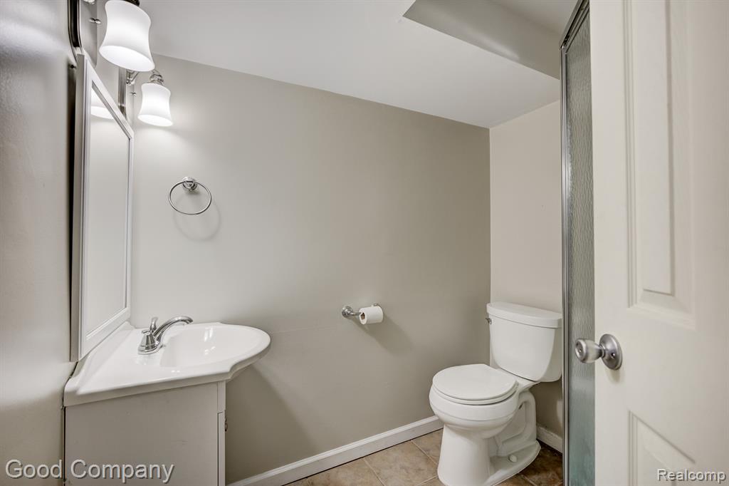 830 W HAZELHURST Street, Ferndale, MI 48220 — Photo 32
