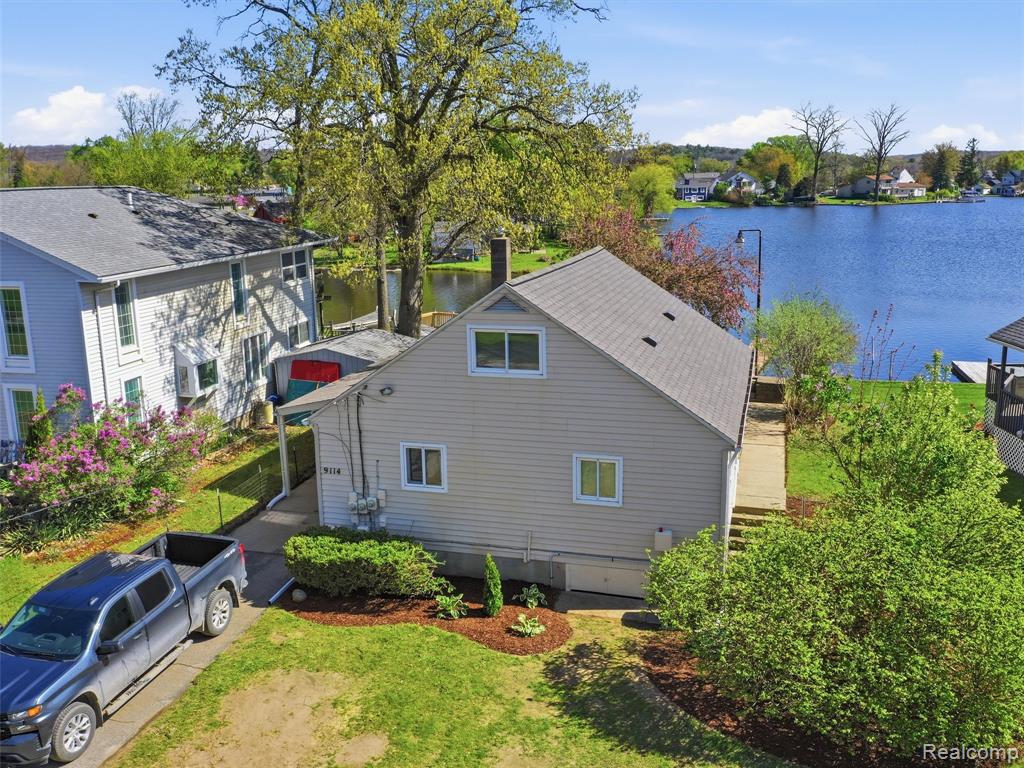 9114 Pontiac Lake Road, White Lake, MI — Photo 11