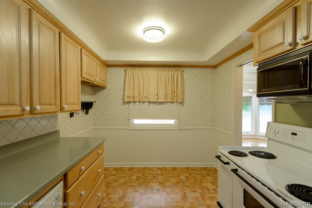 9668 Farmington Road, Livonia, MI 48150 — Photo 8