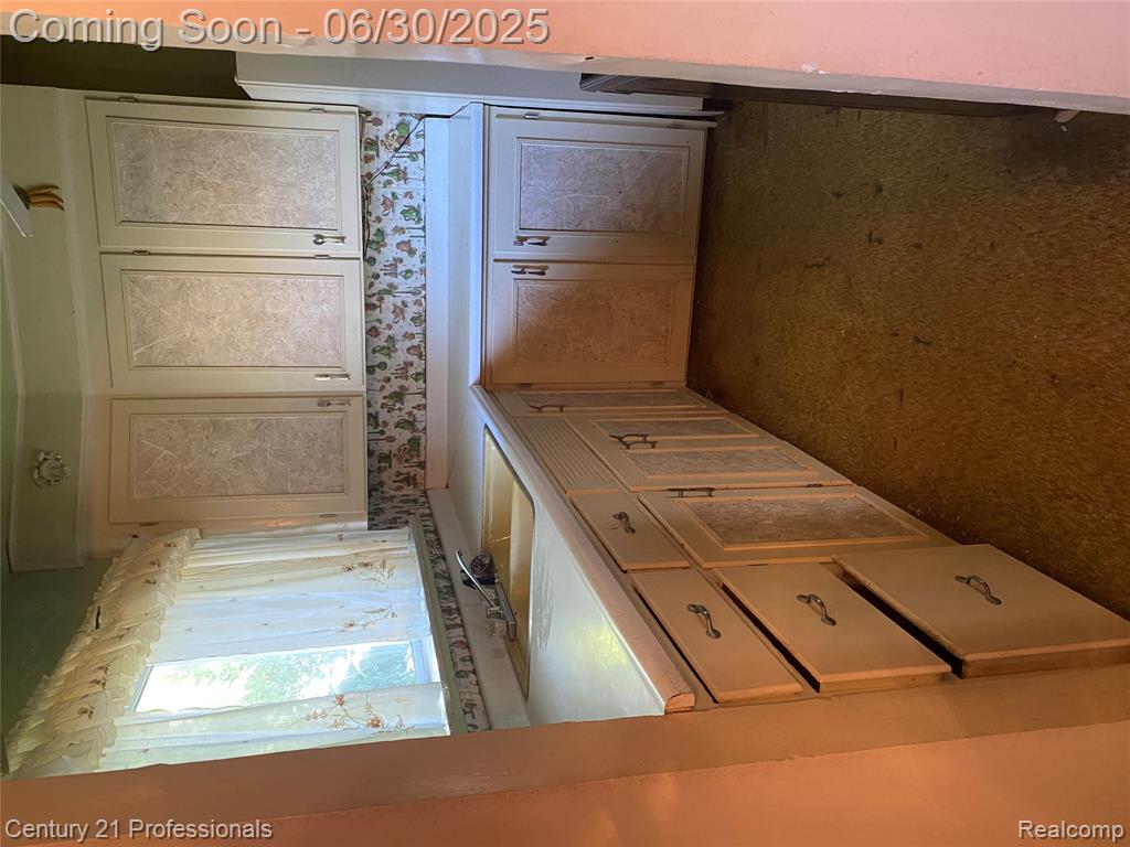 972 Tacken Street, Flint, MI 48532 — Photo 10