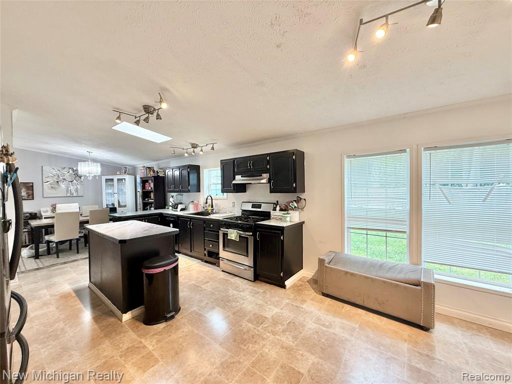 2245 Webber Avenue, Burton, MI 48529 — Photo 17