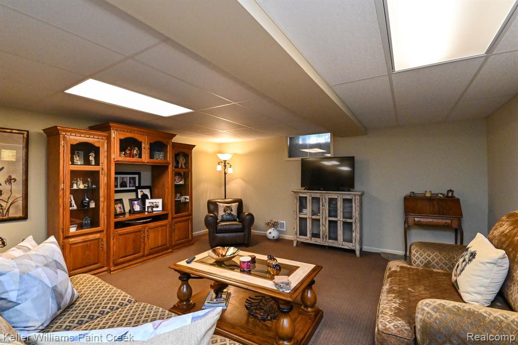 4442 WISTERIA Court, Warren, MI 48092 — Photo 37
