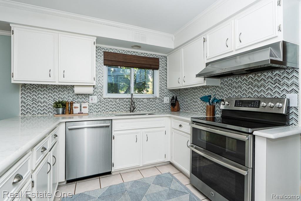 4203 Sugar Grove Court, Troy, MI 48098 — Photo 11