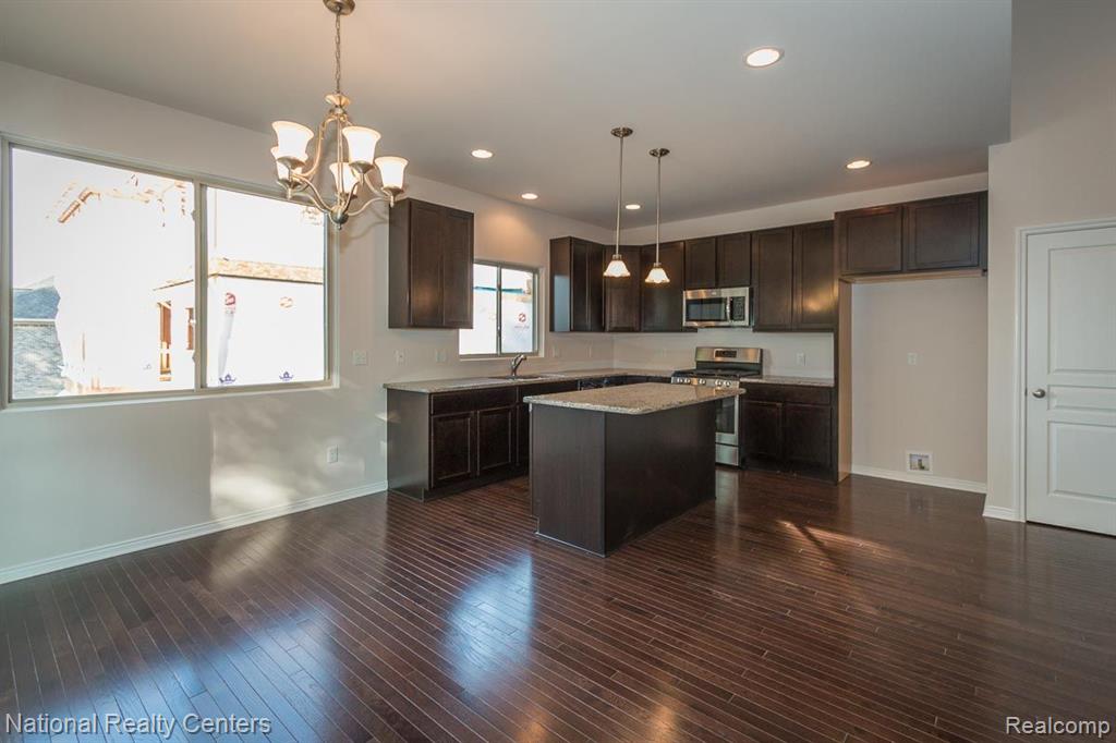 53213 Woodland, Chesterfield, MI 48047 — Photo 2