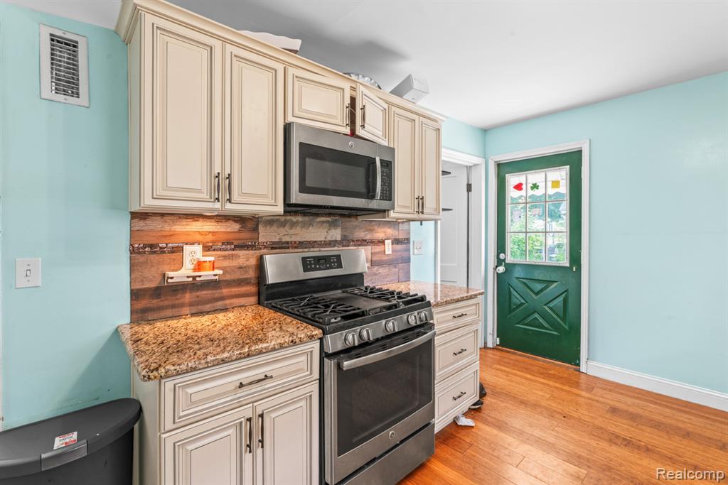 745 N Calhoun Street, Lapeer, MI 48446 — Photo 7