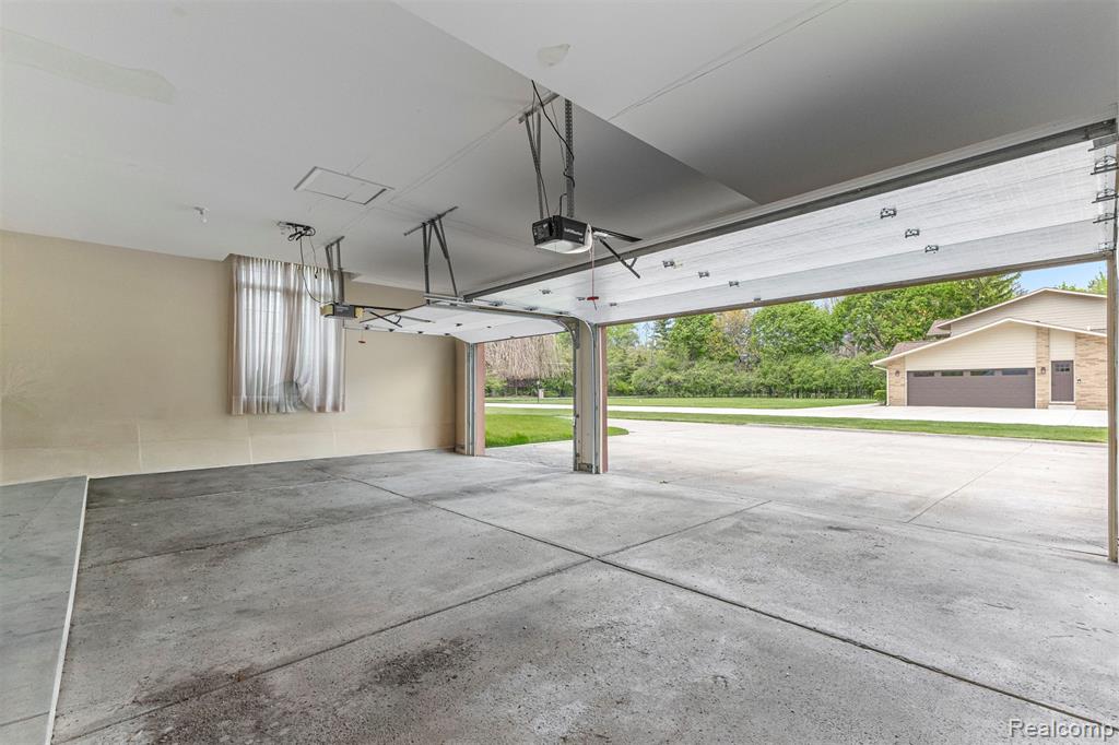 30060 Bristol Lane, Bingham Farms, MI 48025 — Photo 38