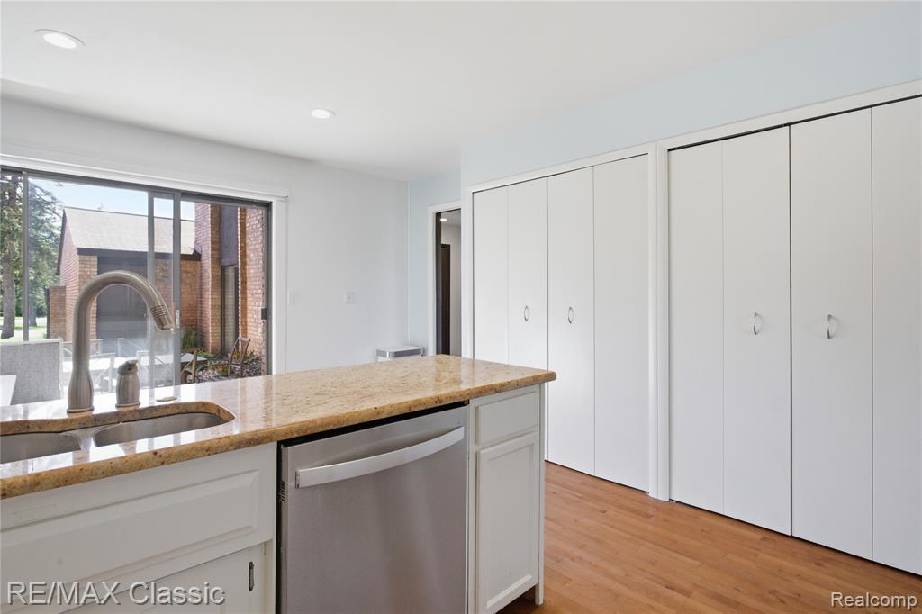 3961 Chablis Street, West Bloomfield, MI 48323 — Photo 17