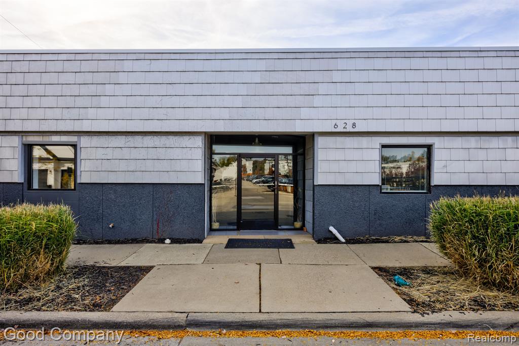 628 E PARENT Avenue, Royal Oak, MI 48067 — Photo 17