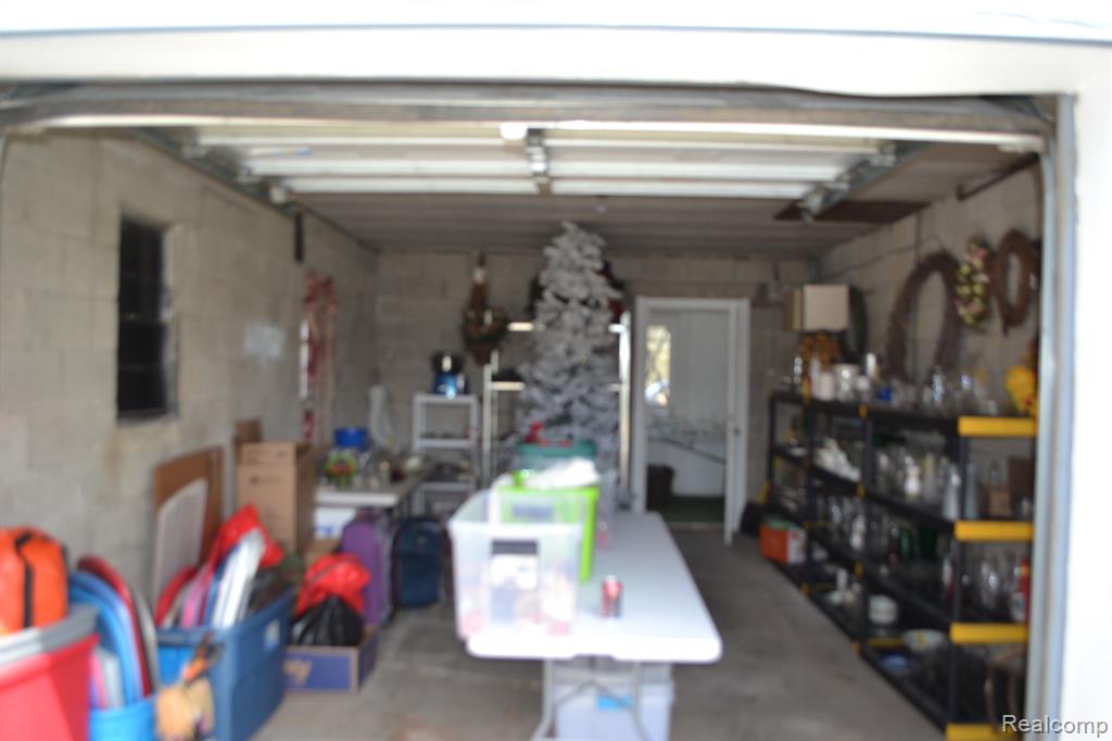 4427 Fenton Road, Burton, MI 48529 — Photo 21