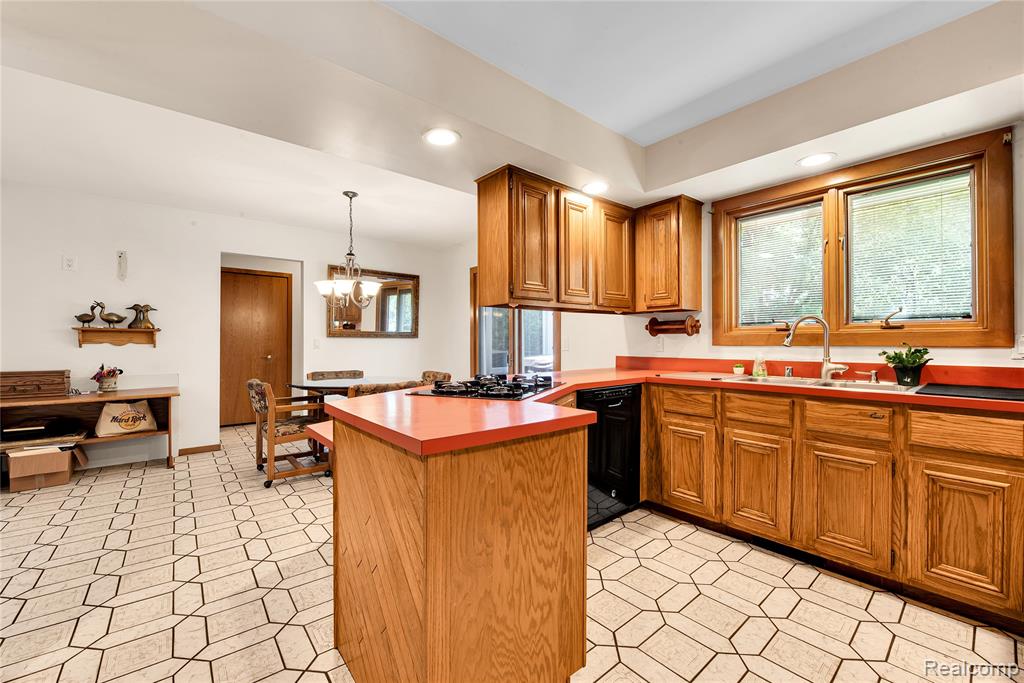 8285 Staghorn Trail, Clarkston, MI 48348 — Photo 20